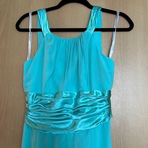 David’s bridal bridesmaid dress. Worn once for a wedding.
